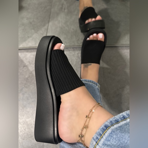 BAMBOO Shoes - NWT!! OPEN TOE KNIT STRAP LIGHTWEIGHT PLATFORM SANDAL BLACK